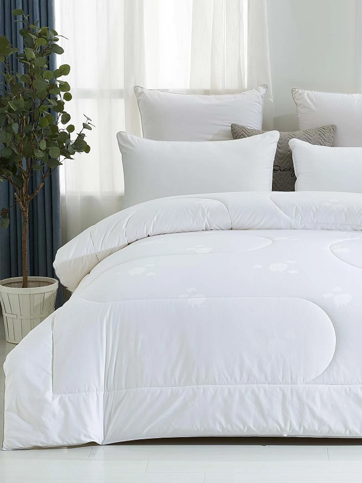 Solid White Extra Weight Australian Wool Winter Duvet Insert 3 Solid White Extra Weight Australian Wool Winter Duvet Insert