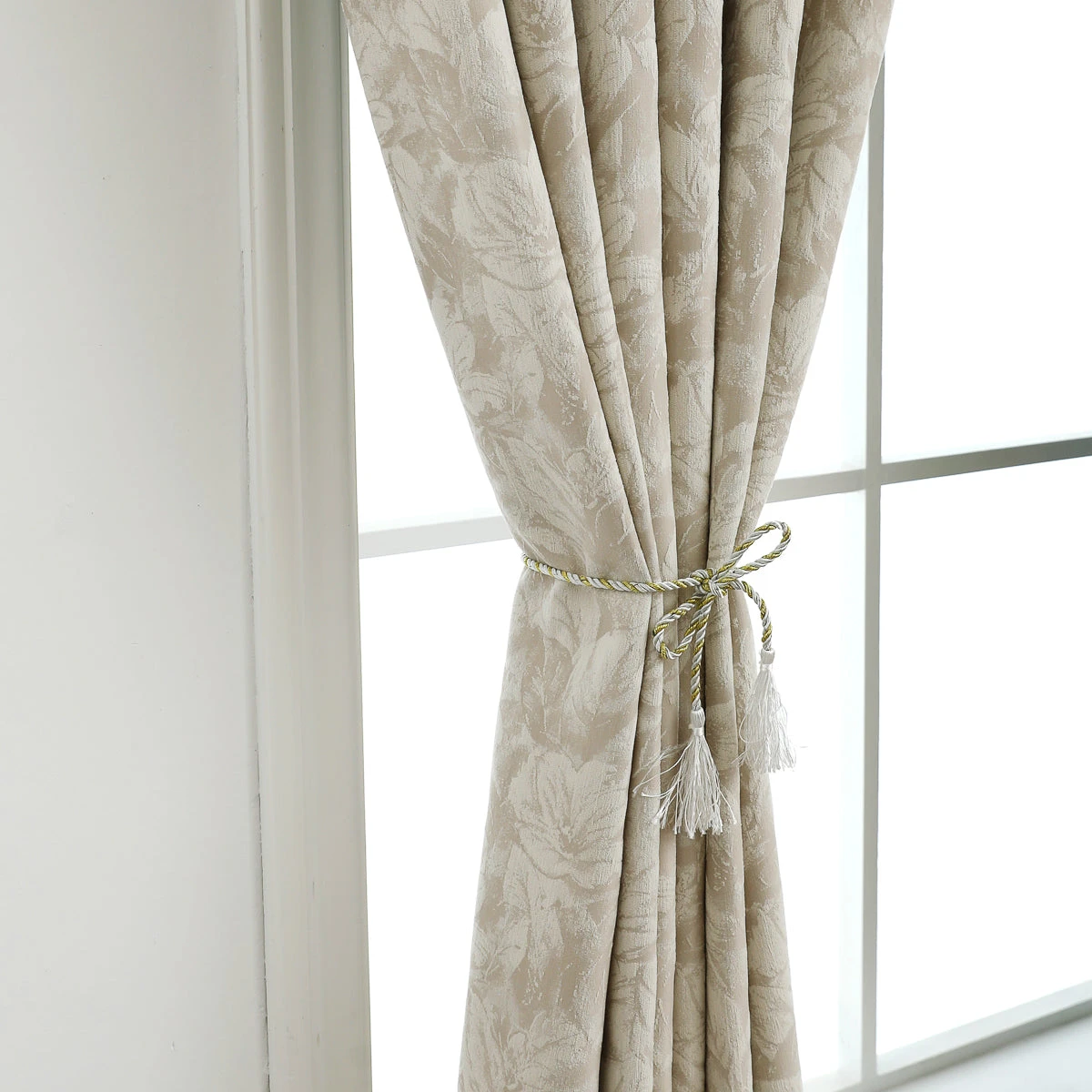 Lyra Embossed Jacquard Solid Color Curtain 6 Lyra Embossed Jacquard Solid Color Curtain - Image 4