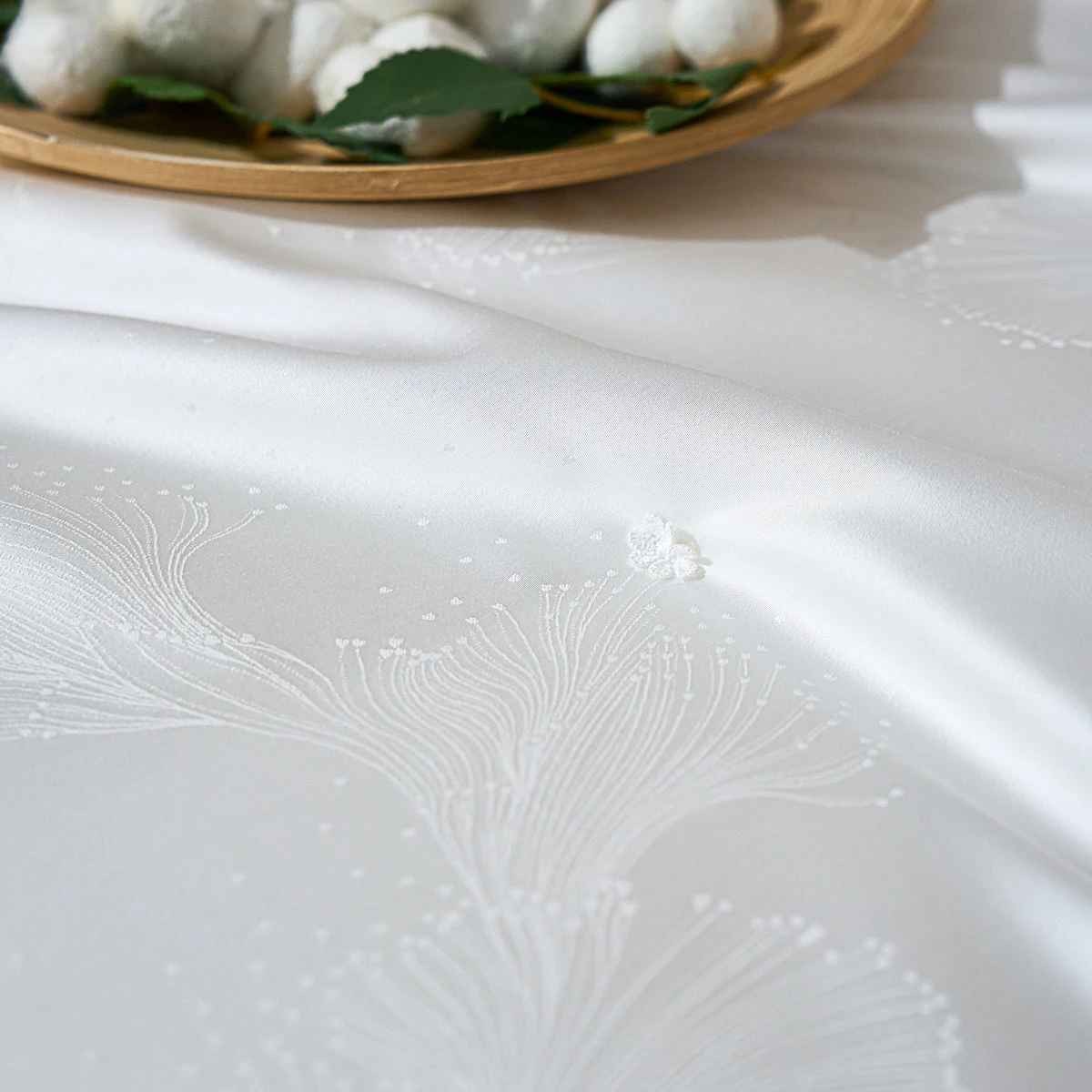 Mulberry Silk TENCEL™ All Season Duvet Insert 5 Mulberry Silk TENCEL™ All Season Duvet Insert - Image 3