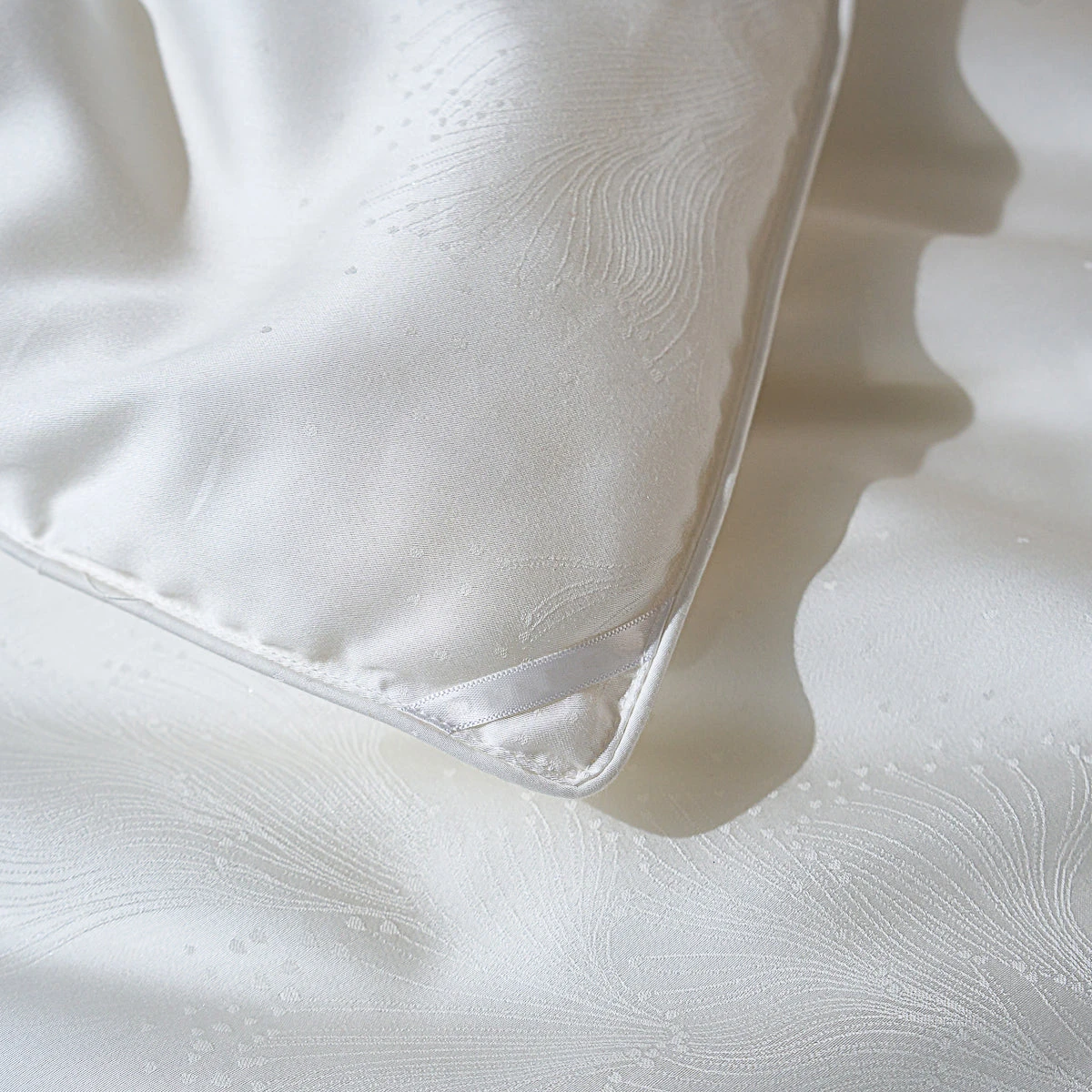 Mulberry Silk TENCEL™ All Season Duvet Insert 12 Mulberry Silk TENCEL™ All Season Duvet Insert - Image 10