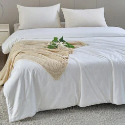 Premium Mulberry Silk All Season Duvet Insert 17 Premium Mulberry Silk All Season Duvet Insert -qbedding store DSC01560