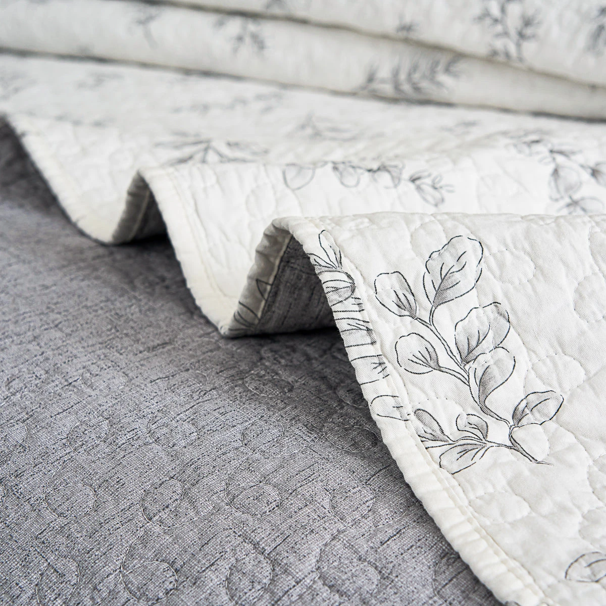 Joanny Floral Cotton Quilt Set 10 Joanny Floral Cotton Quilt Set - Image 8