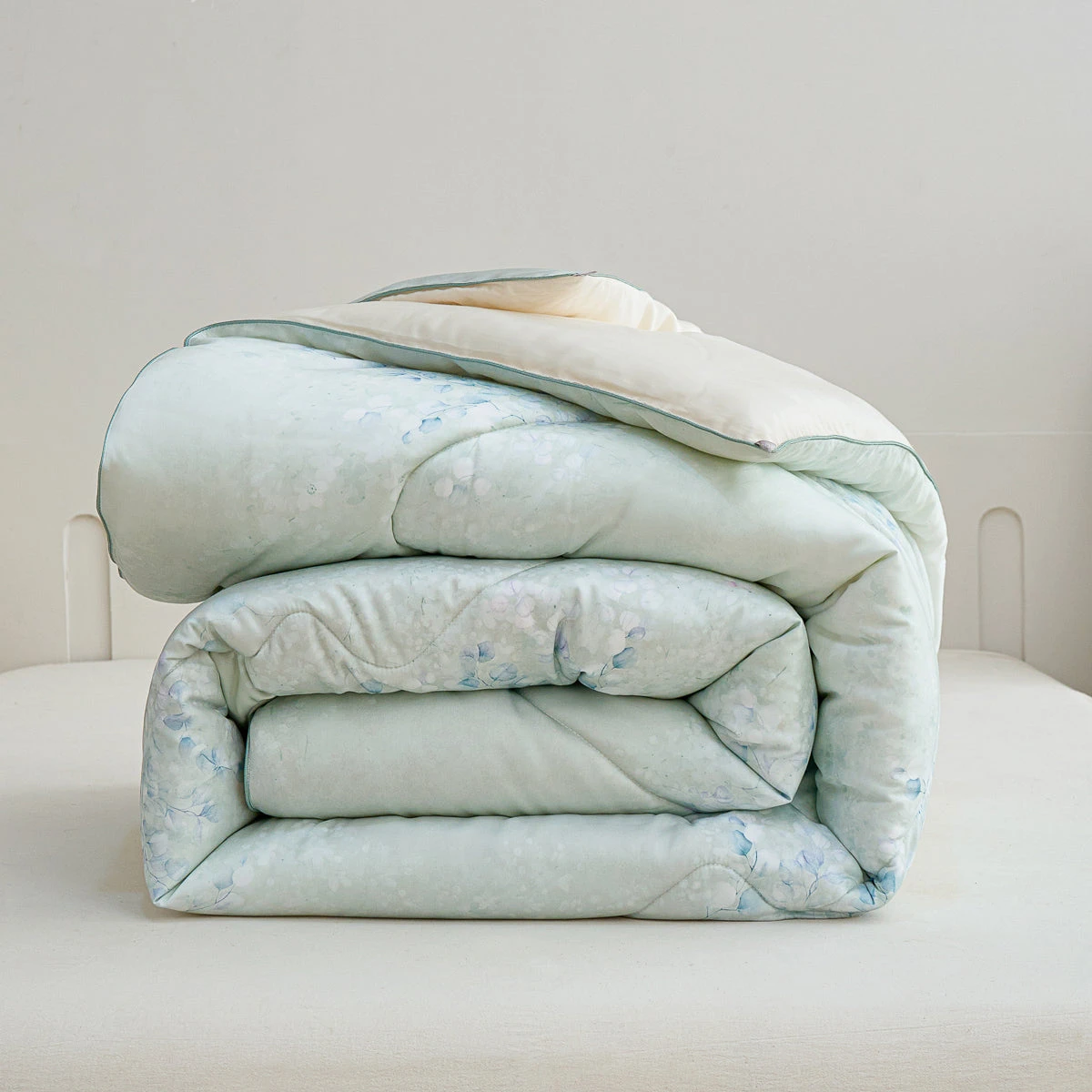 Orabe Floral TENCEL™ Lyocell All Season Comforter 15 Orabe Floral TENCEL™ Lyocell All Season Comforter - Image 13