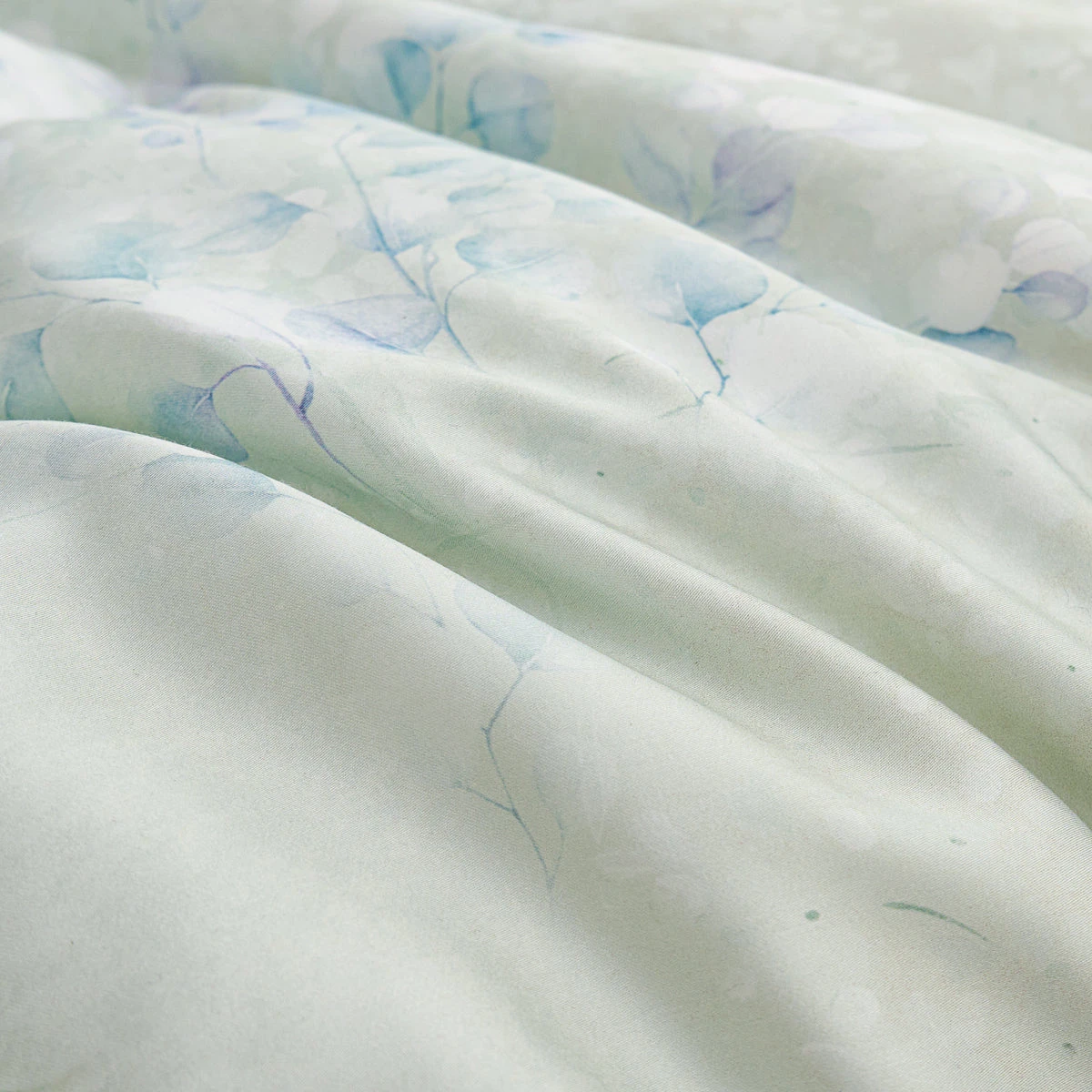 Orabe Floral TENCEL™ Lyocell All Season Comforter 10 Orabe Floral TENCEL™ Lyocell All Season Comforter - Image 8