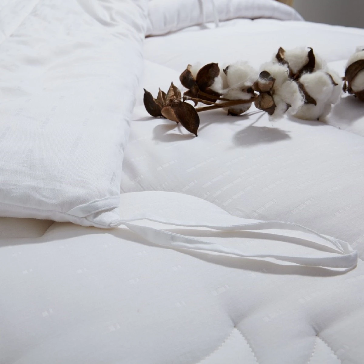 Solid White Cotton Filled Warm Duvet Insert 5 Solid White Cotton Filled Warm Duvet Insert - Image 4