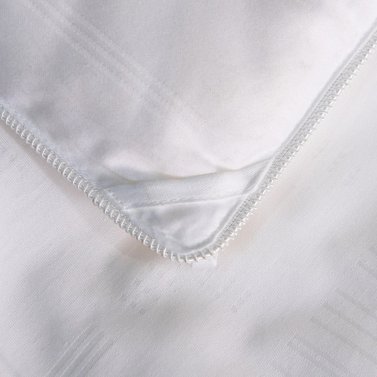 200 X 230 Size Solid White All Season Silk Duvet Insert 12 200 X 230 Size Solid White All Season Silk Duvet Insert - Image 10