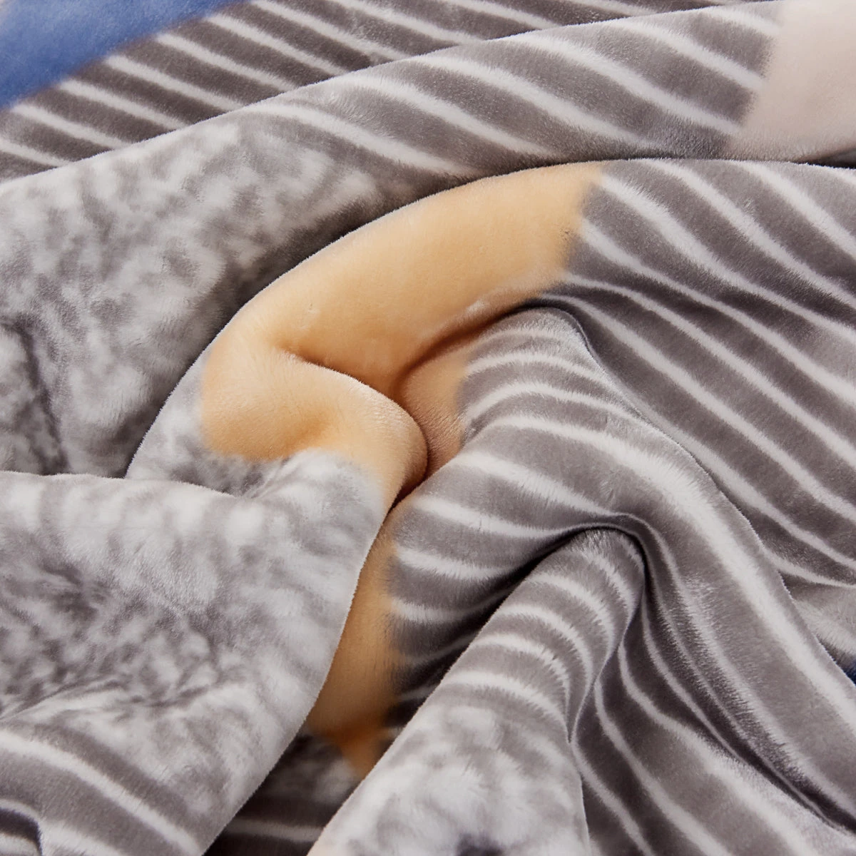 Triangle Blue Geometric Winter Blanket (Twin Size) 12 Triangle Blue Geometric Winter Blanket (Twin Size) - Image 10